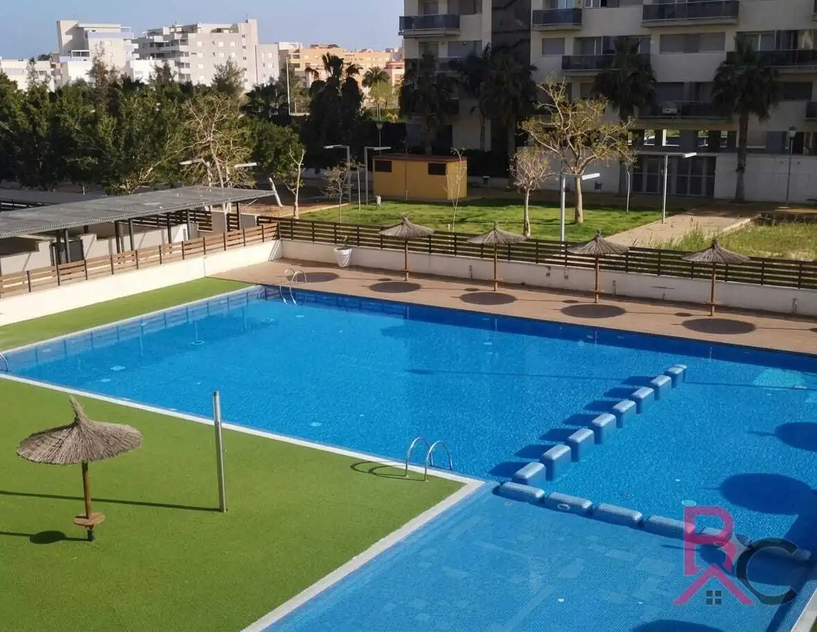 Schwimmbecken von Dachboden zum Verkauf in Moncofa mit Klimaanlage, Terrasse und Ofen
