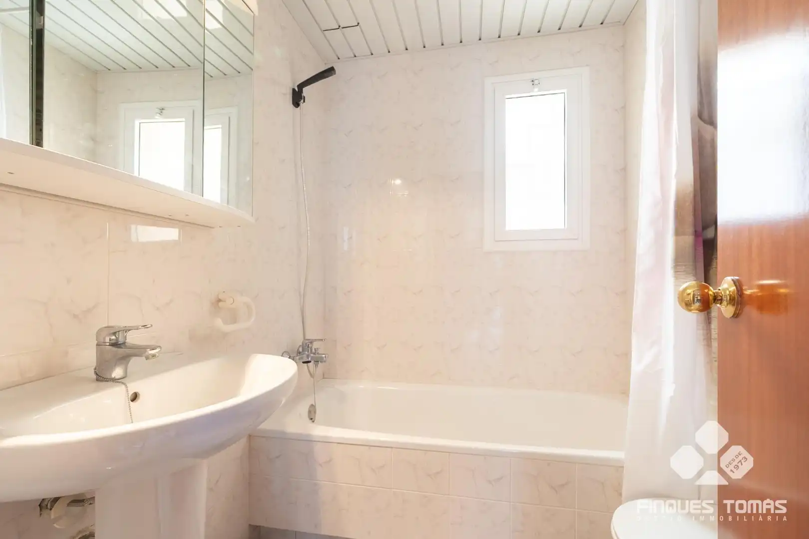 Baño de Piso en venta en Cunit con Aire acondicionado, Terraza y Amueblado