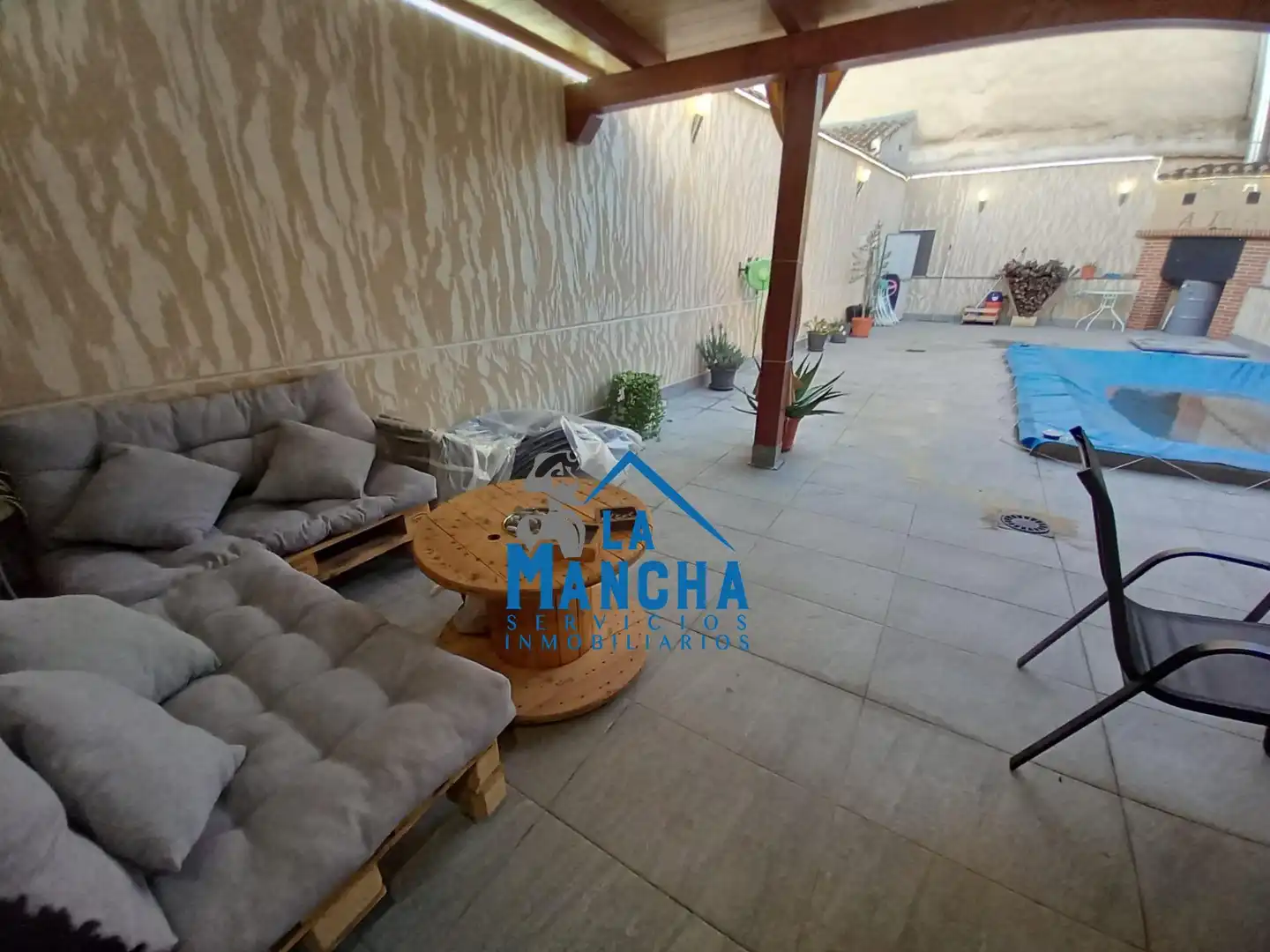 Terrassa de Casa o xalet en venda en Madrigueras amb Piscina i Moblat