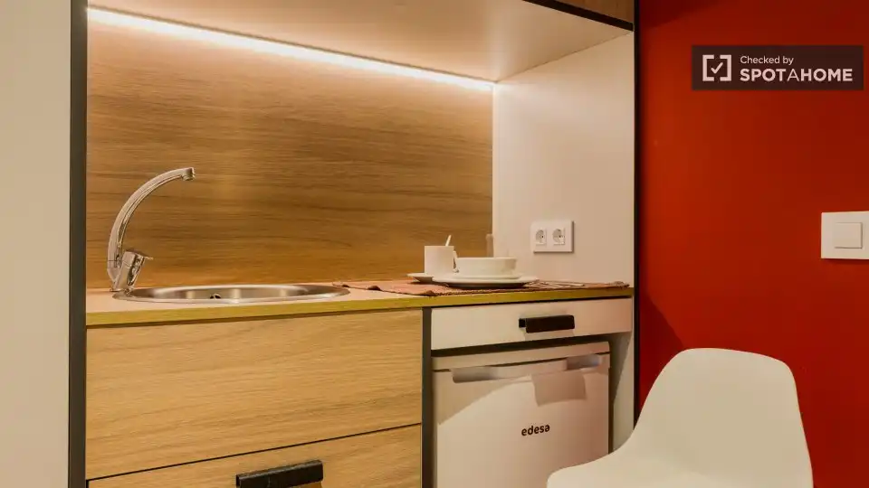 Room in El Besós i el Maresme