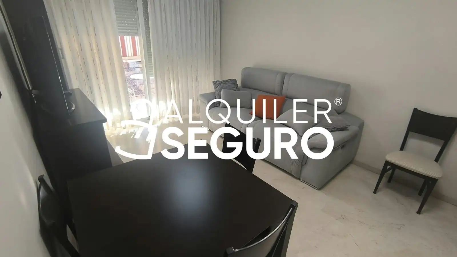 Habitación de Piso de alquiler en Dos Hermanas con Aire acondicionado, Piscina y Amueblado