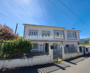 Exterior view of House or chalet for sale in A Pobra do Caramiñal  with Heating, Private garden and Furnished