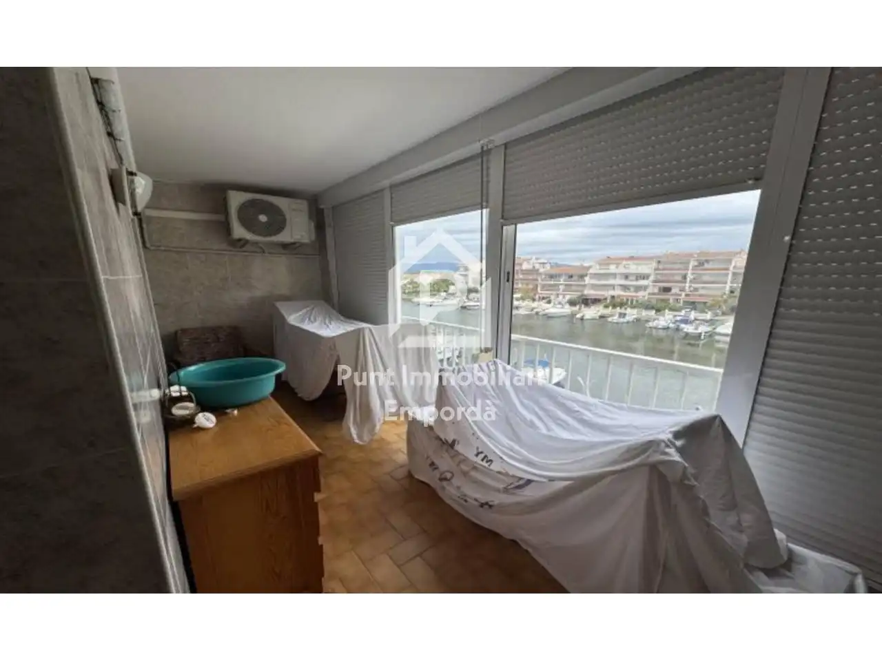 Schlafzimmer von Wohnungen zum Verkauf in Empuriabrava mit Klimaanlage und Terrasse