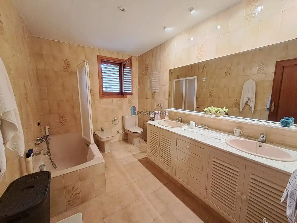 Baño de Casa o chalet en venta en Benicasim / Benicàssim con Jardín privado, Terraza y Piscina