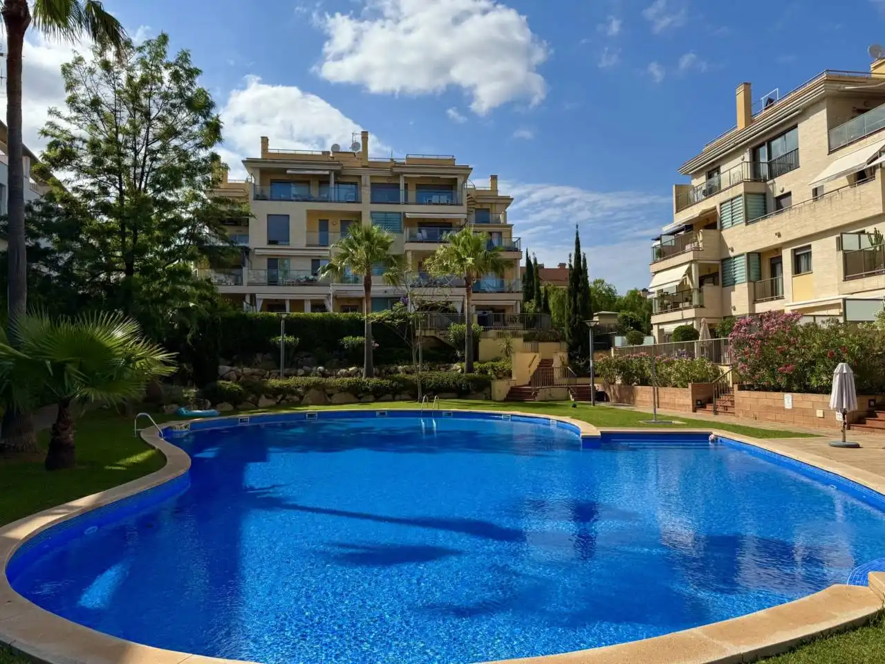 Swimming pool of Flat for rent in  Palma de Mallorca  with Air Conditioner, Heating and Parquet flooring