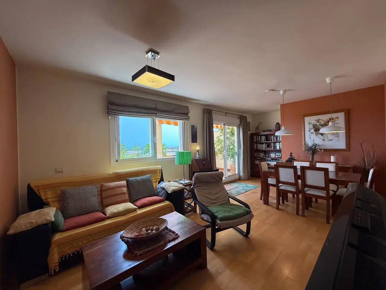 Sala de estar de Dúplex en venta en Torremolinos con Aire acondicionado, Calefacción y Terraza