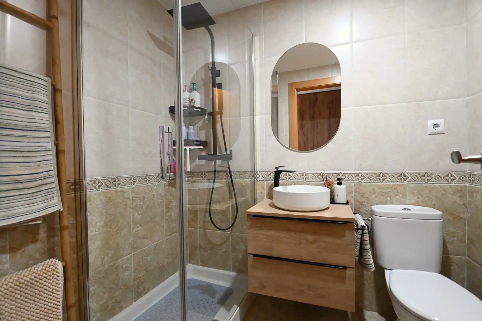 Bathroom of Flat for sale in La Zubia  with Air Conditioner, Storage room and Balcony