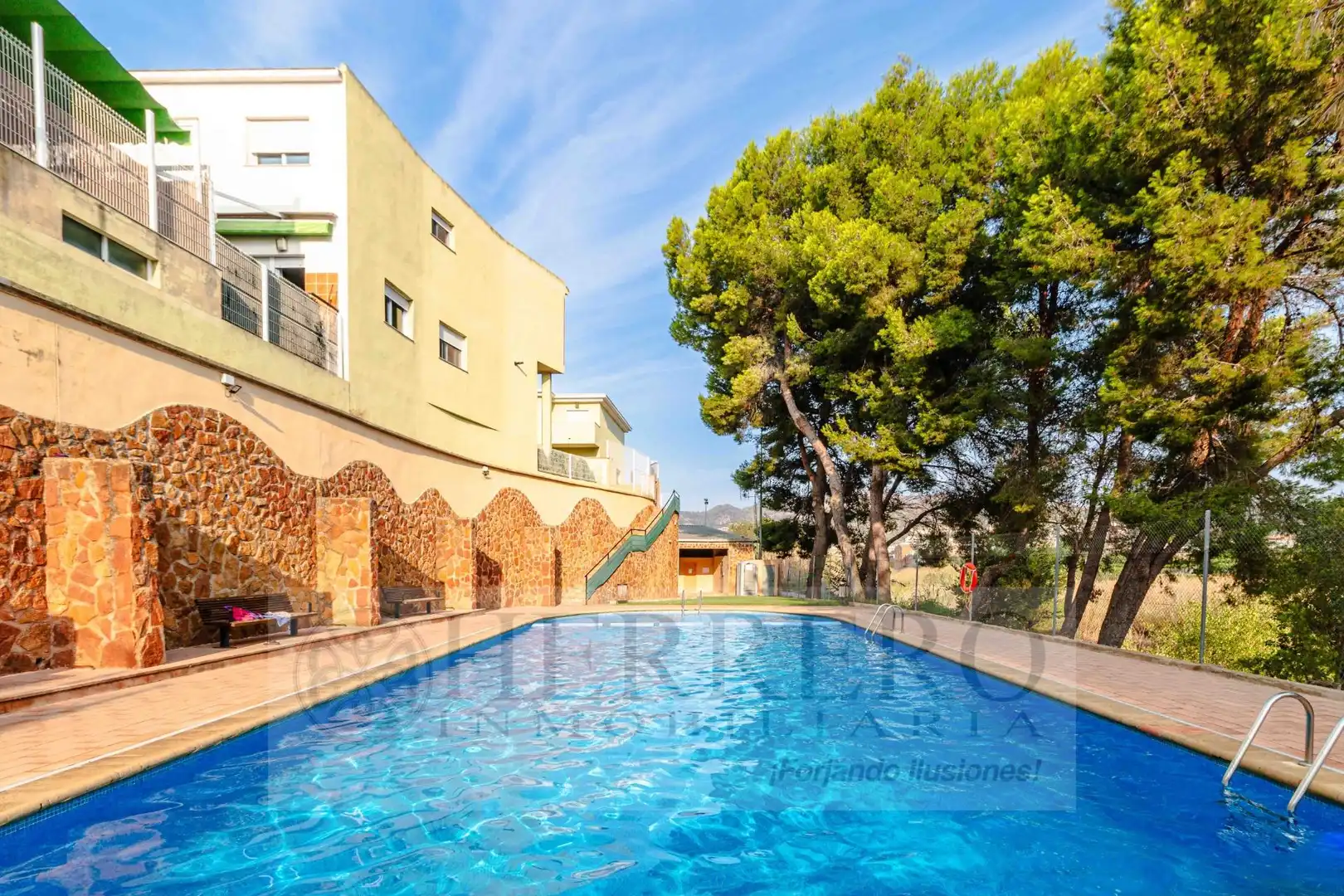 Piscina de Casa adosada en venda en Almoines amb Aire condicionat, Calefacció i Jardí privat