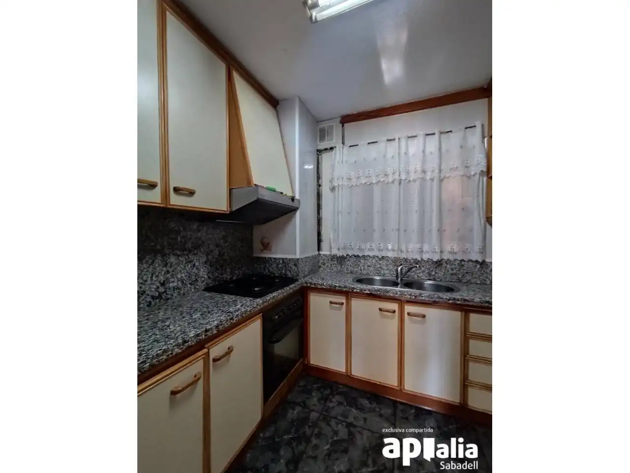 Cocina de Piso en venta en Sabadell con Calefacción, Jardín privado y Trastero