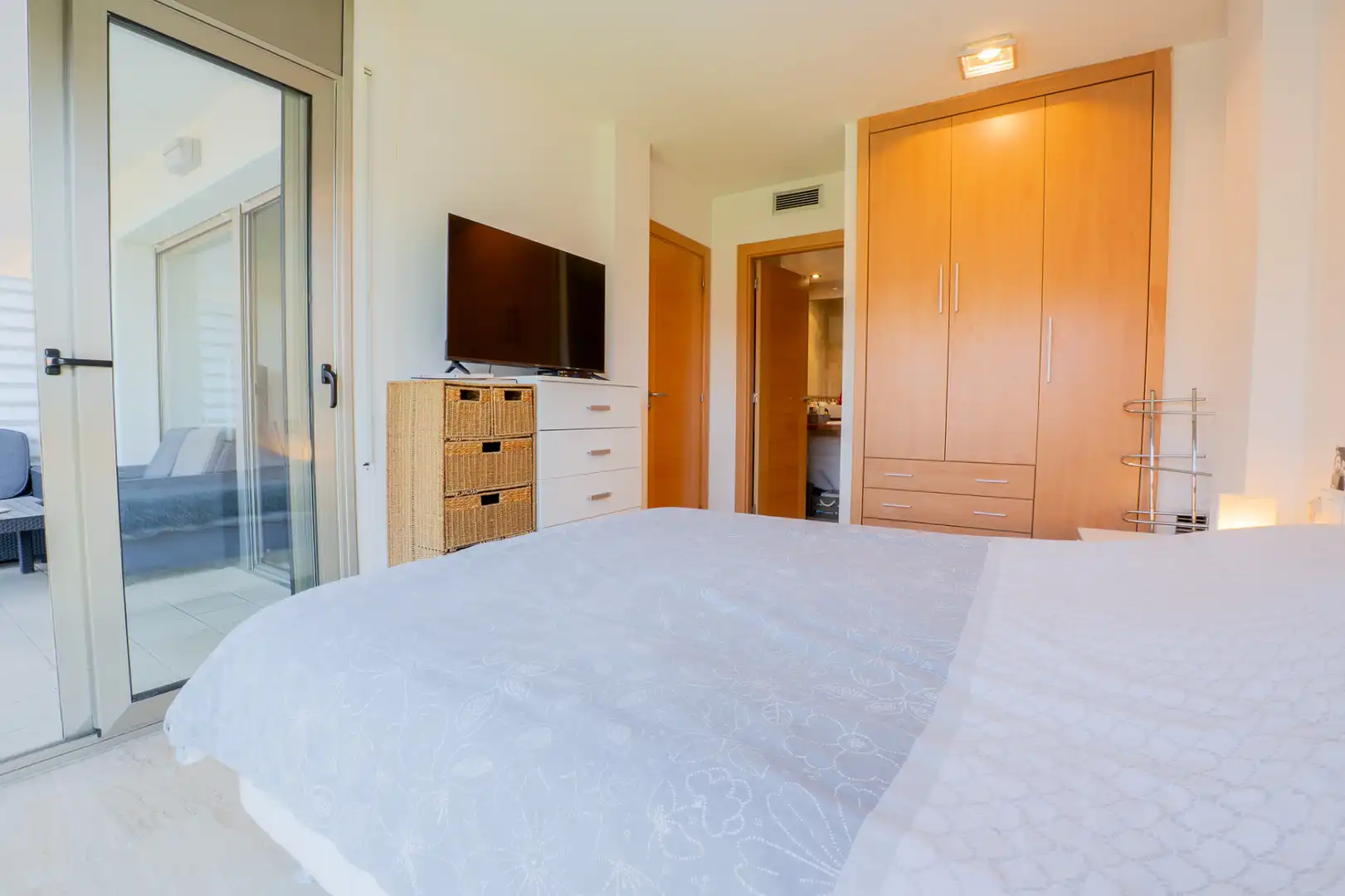 Habitación de Apartamento en venta en Castell d'Aro, Platja d'Aro i s'Agaró con Aire acondicionado, Calefacción y Terraza
