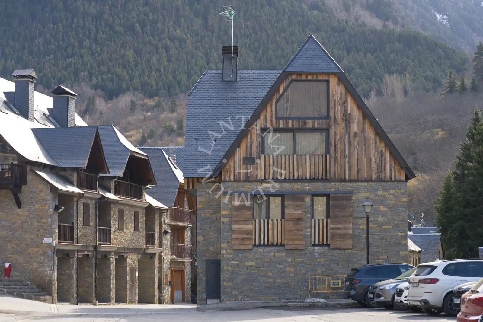 Exterior view of Houses for sale in Naut Aran  with Heating, Parquet flooring and Oven