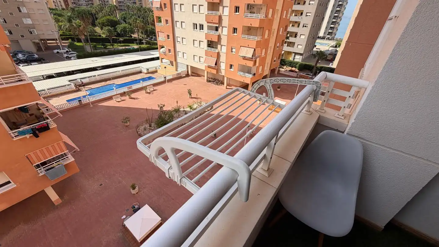 Terraza de Apartamento en venta en La Manga del Mar Menor con Aire acondicionado, Terraza y Piscina