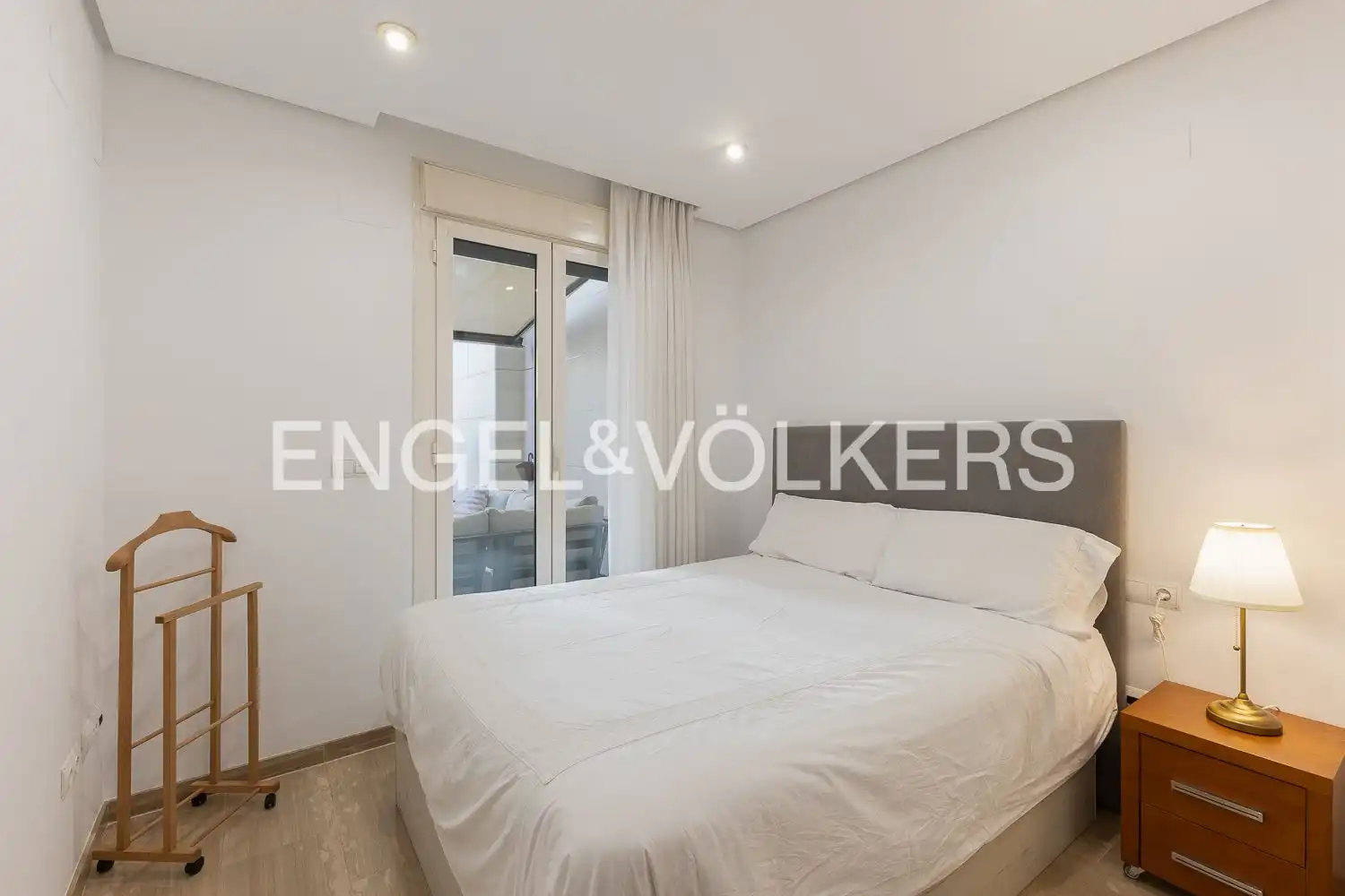 Habitación de Dúplex en venta en Valencia con Aire acondicionado, Calefacción y Jardín privado