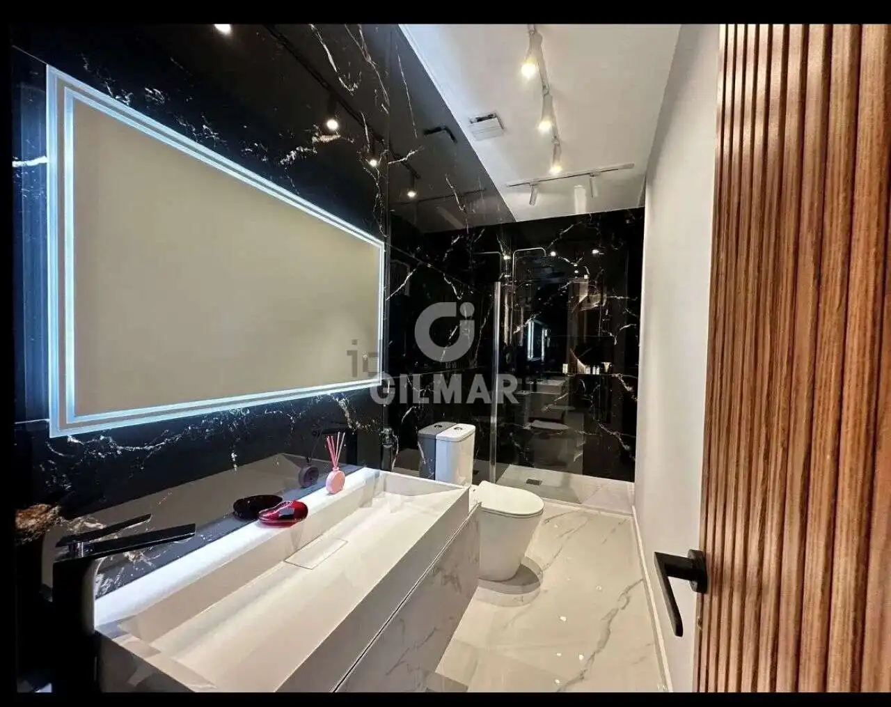 Baño de Piso en venta en Madrid con Calefacción, Trastero y Amueblado