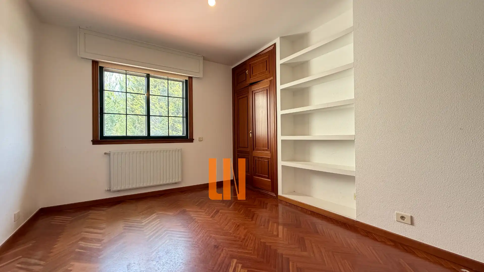 Habitación de Casa adosada en venta en Oleiros con Calefacción, Jardín privado y Parquet