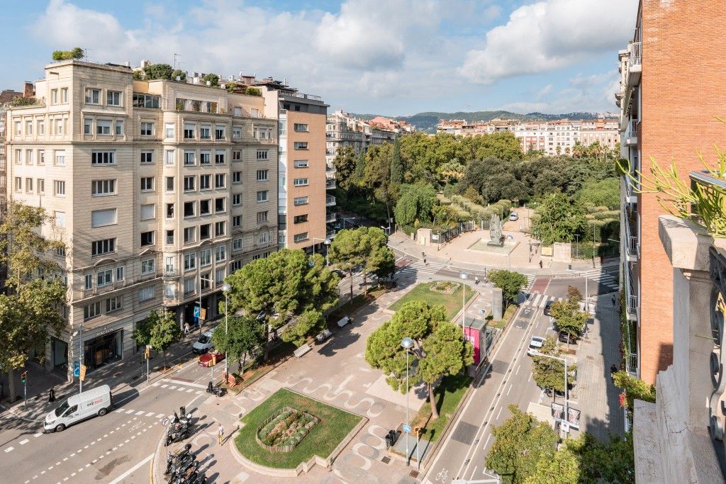 Exterior view of Apartment for sale in  Barcelona Capital  with Air Conditioner, Heating and Parquet flooring