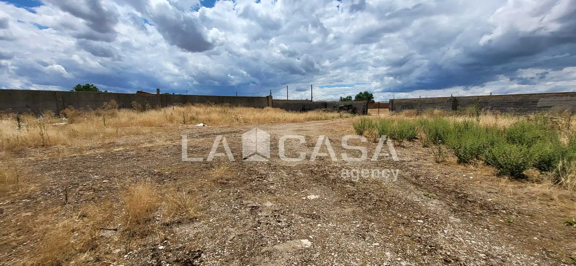 Lands and plots for sale in Extrarradio