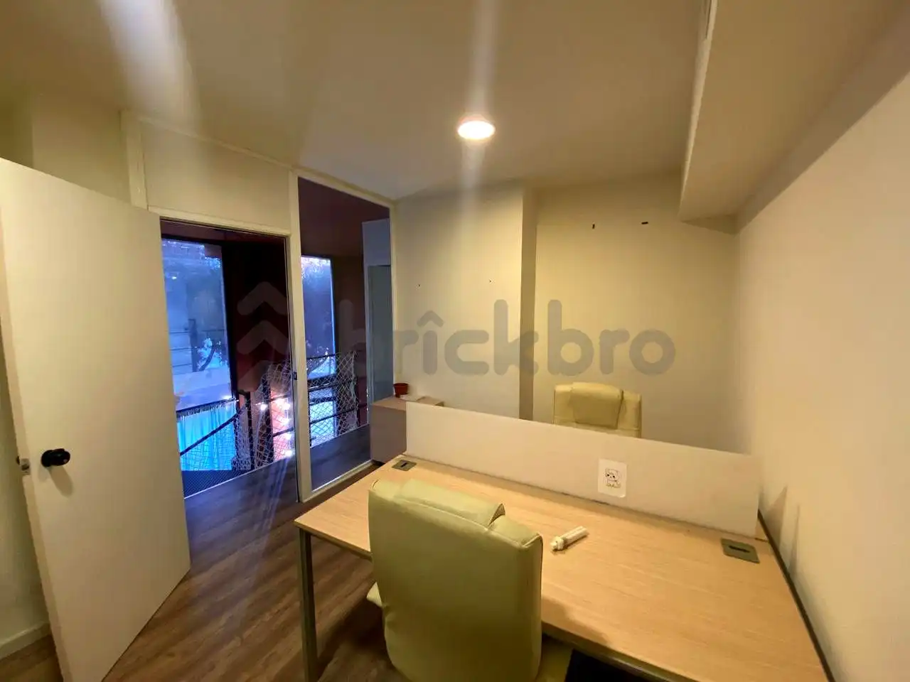 Local comercial de lloguer a De Antoni Gaudí, imagen 19