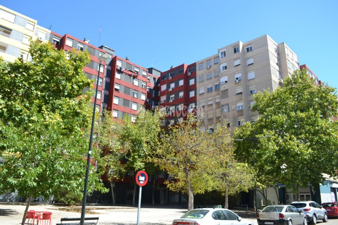 Exterior view of Flat for sale in  Zaragoza Capital  with Balcony