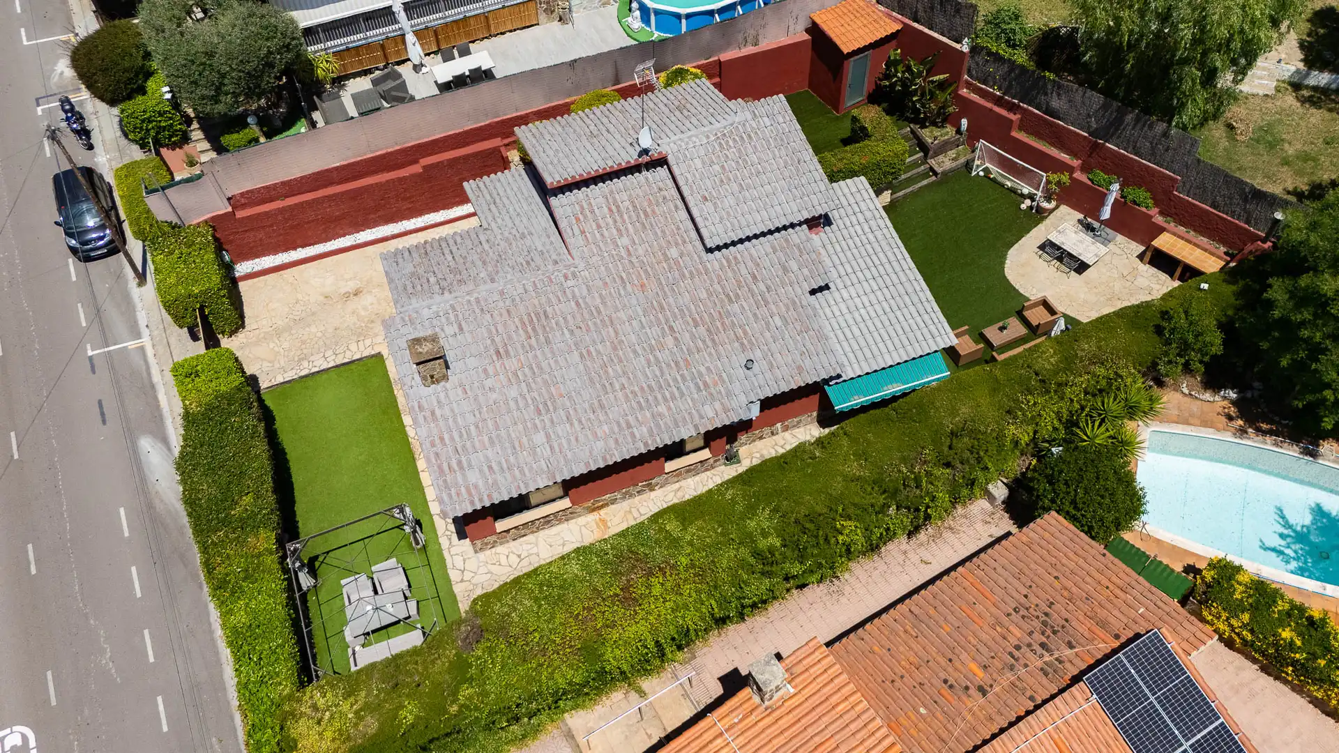 Vista exterior de Casa o xalet en venda en Castellar del Vallès amb Aire condicionat, Calefacció i Jardí privat
