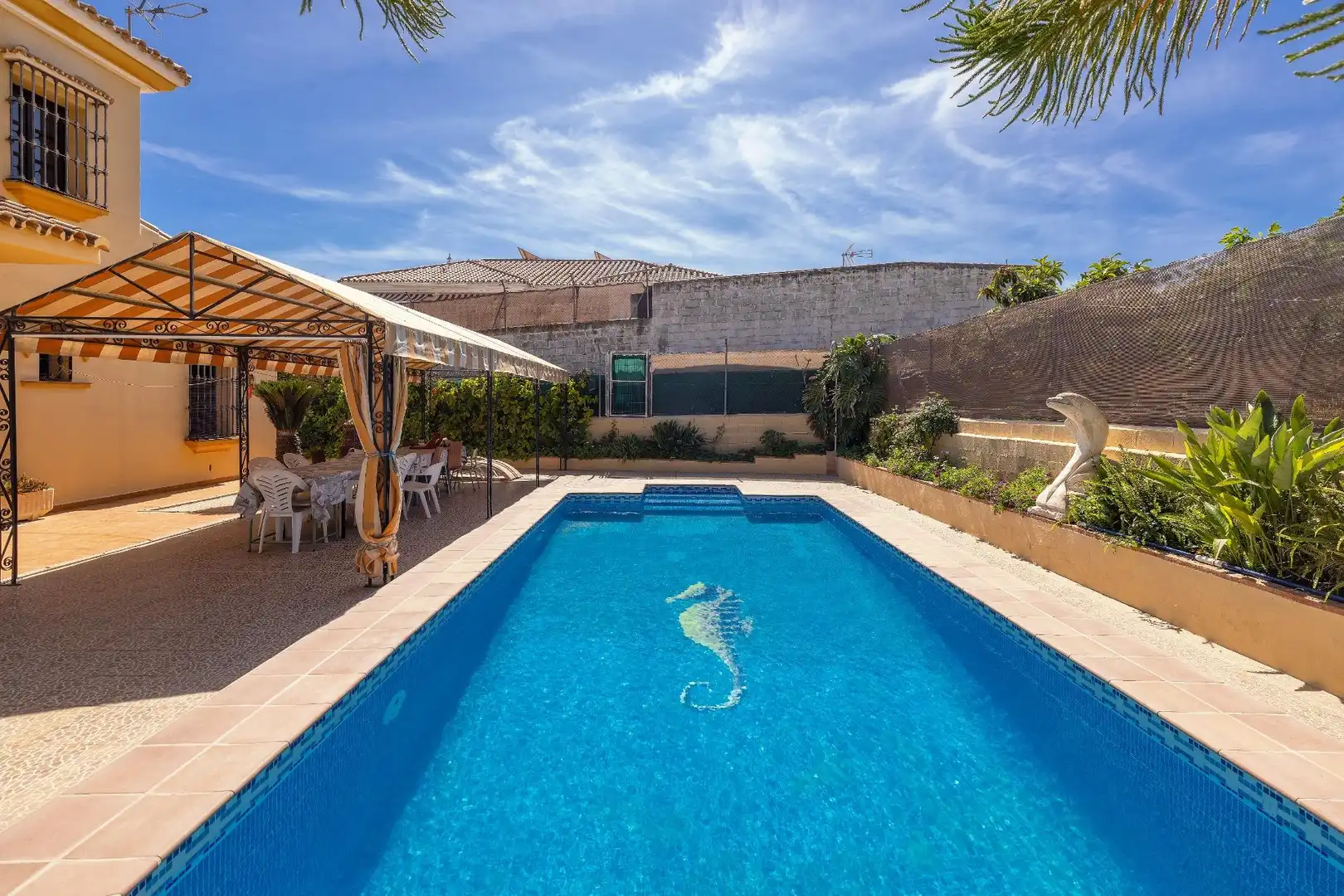 Piscina de Casa o xalet en venda en Alhaurín de la Torre amb Jardí privat, Terrassa i Piscina