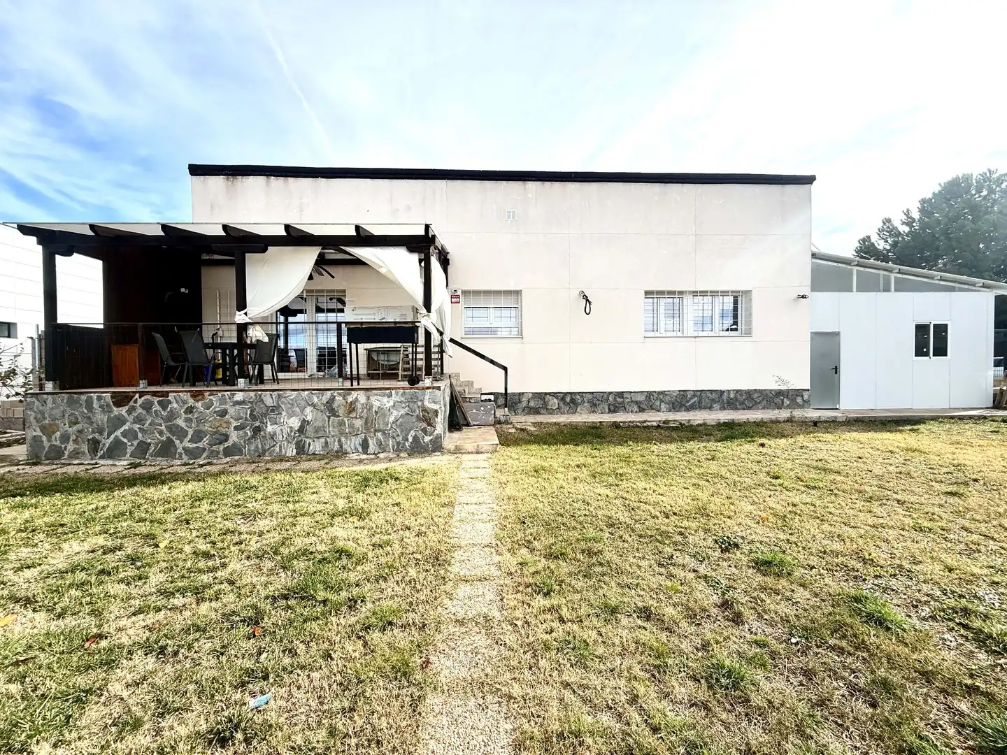 Vista exterior de Casa o chalet en venta en Villanueva de la Torre con Aire acondicionado, Calefacción y Terraza