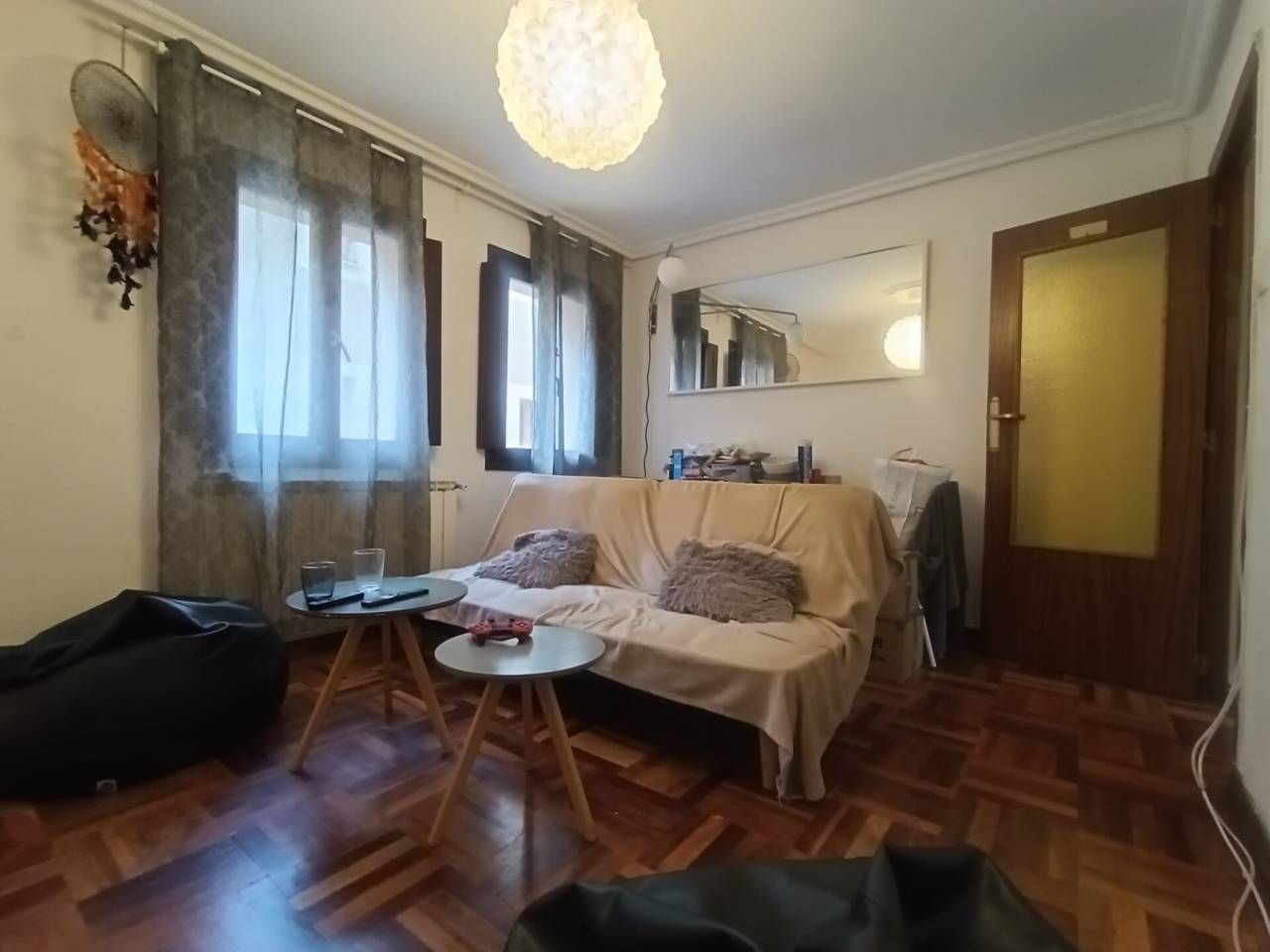 Sala d'estar de Pis en venda en Burgos Capital amb Calefacció, Parquet i Moblat