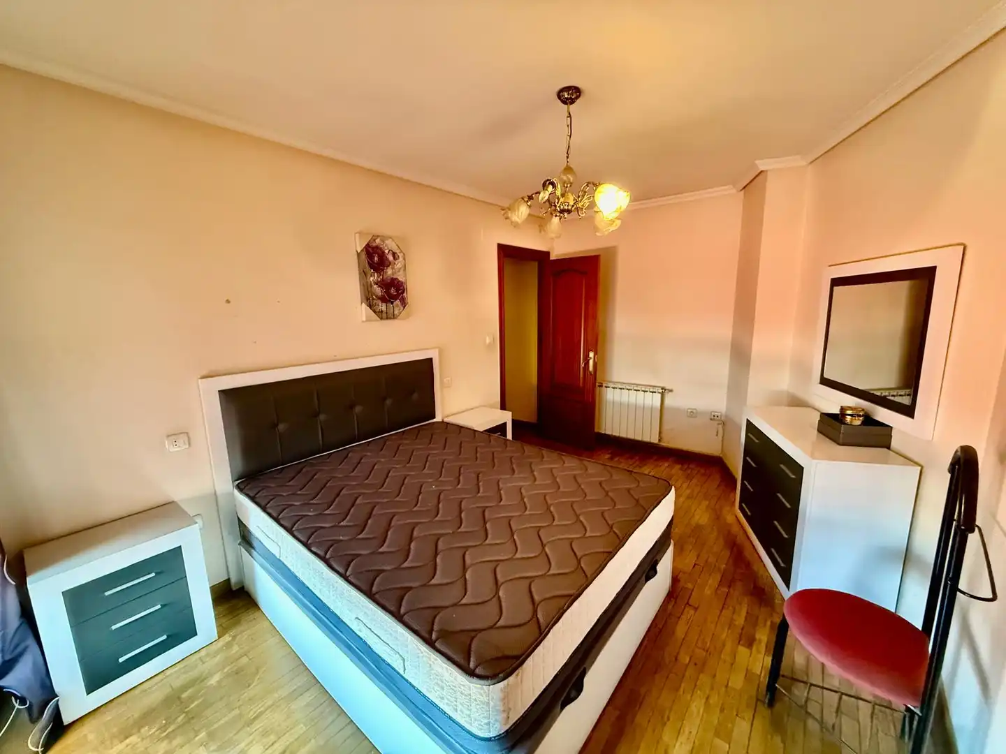 Habitación de Ático en venta en La Bañeza  con Calefacción, Parquet y Terraza
