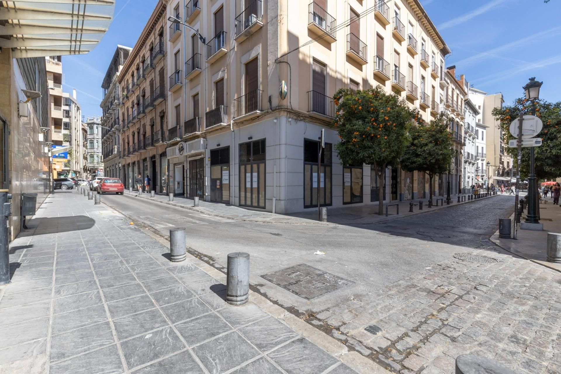 Vista exterior de Local en venta en  Granada Capital con Aire acondicionado