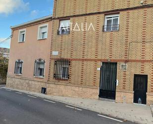 Vista exterior de Casa o xalet en venda en Campos del Paraíso amb Jardí privat