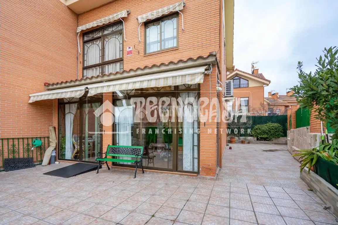 Casa adosada en venta en Colmenar Viejo con Calefacción, Jardín privado y Terraza