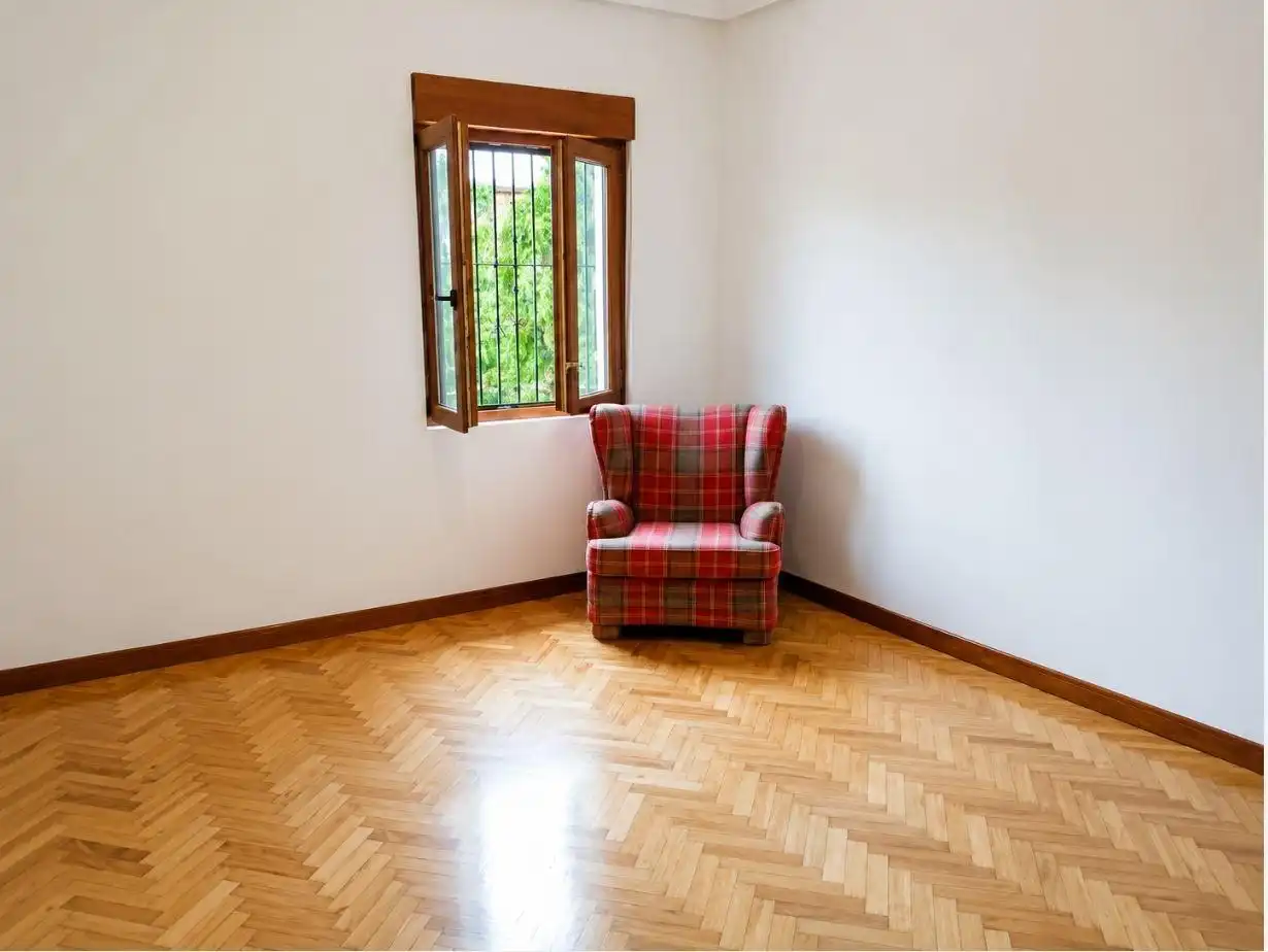 Sala d'estar de Casa o xalet en venda en Torrelavega  amb Calefacció, Terrassa i Traster