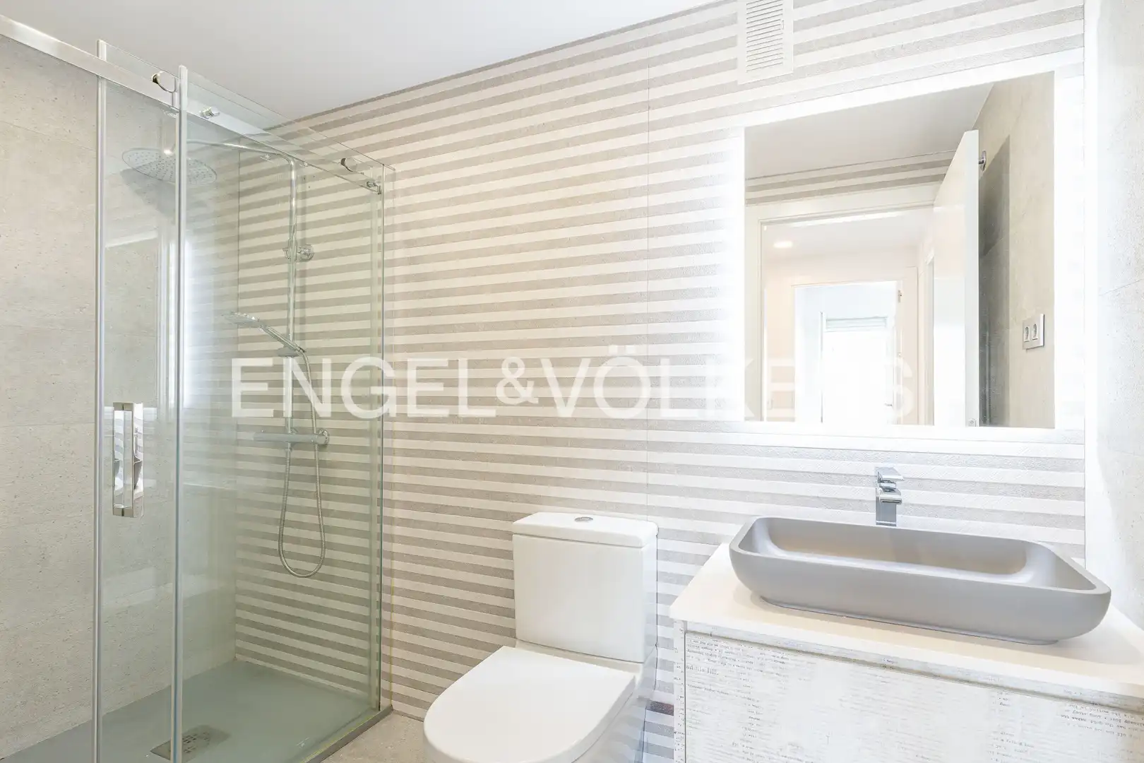 Baño de Dúplex en venta en Alcorcón con Aire acondicionado, Calefacción y Jardín privado