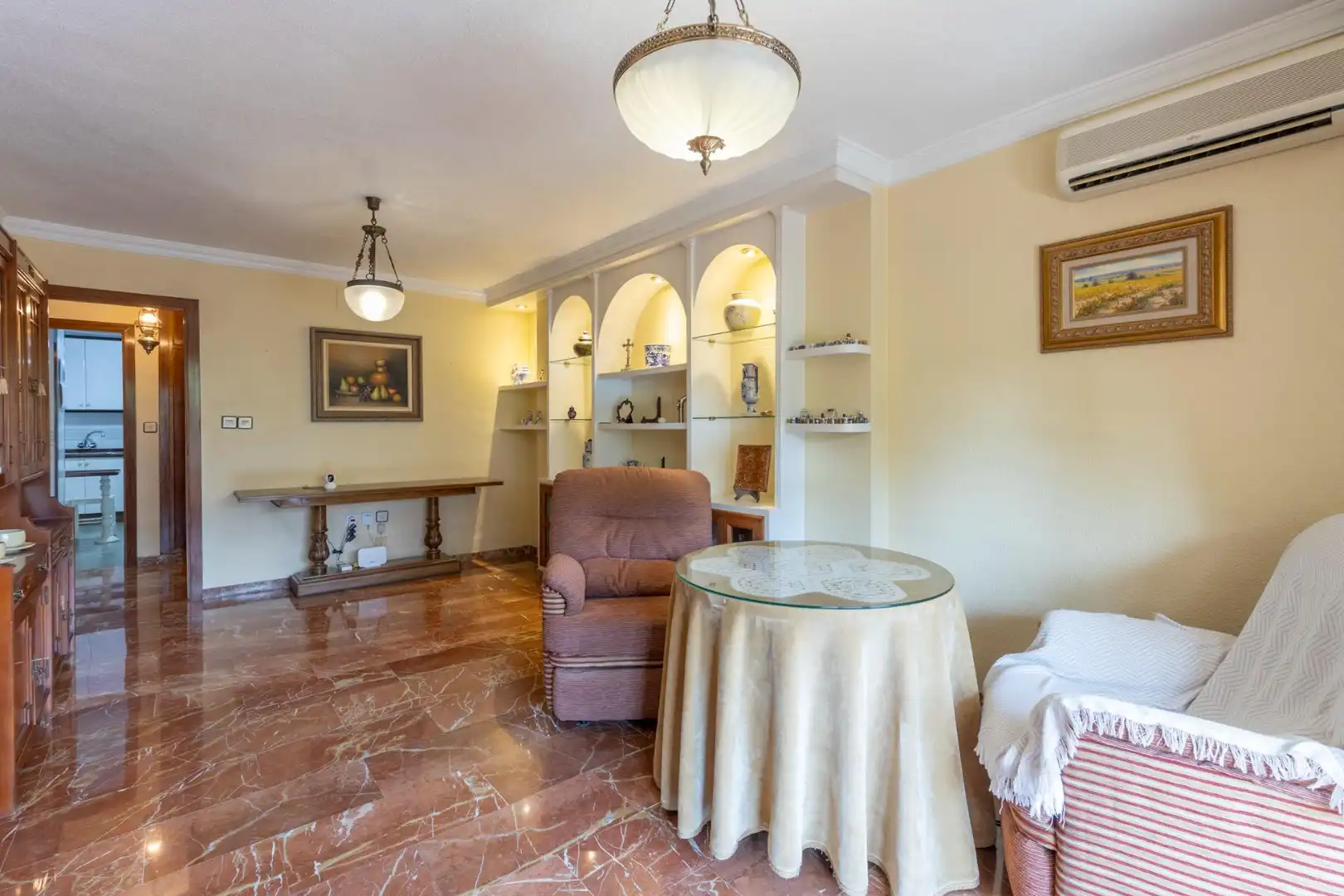 Sala d'estar de Pis en venda en Granada amb Aire condicionat, Balcó i Piscina comunitària