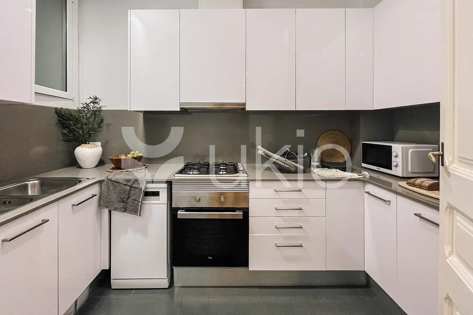 Cocina de Apartamento de alquiler en Barcelona con Aire acondicionado, Calefacción y Amueblado
