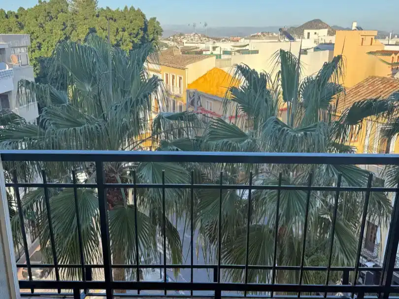Terrassa de Pis de lloguer en Coín amb Aire condicionat i Moblat