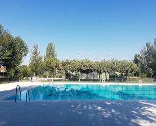 Swimming pool of Flat to rent in Pozuelo de Alarcón  with Air Conditioner, Heating and Parquet flooring