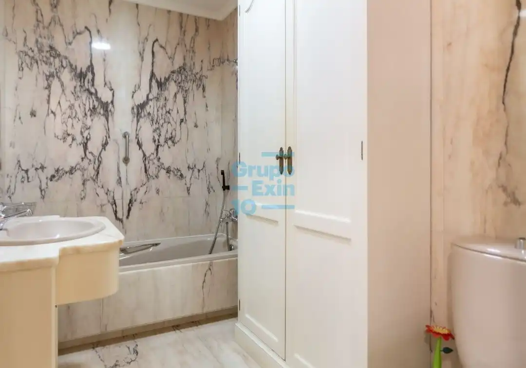 Baño de Piso de alquiler en Donostia - San Sebastián  con Balcón