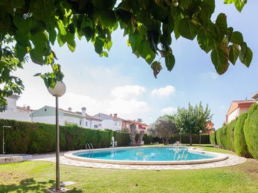 Casa amb balcó en venda a Carrer d'Irlanda