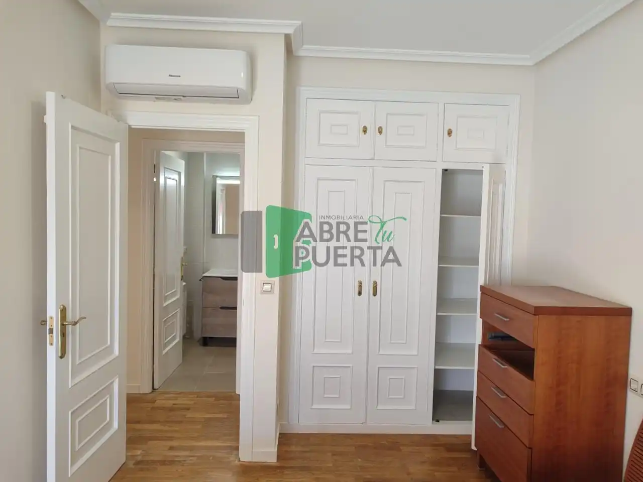 Bedroom of Apartments for rent in Ourense Capital   with Heating, Parquet flooring and Terrace