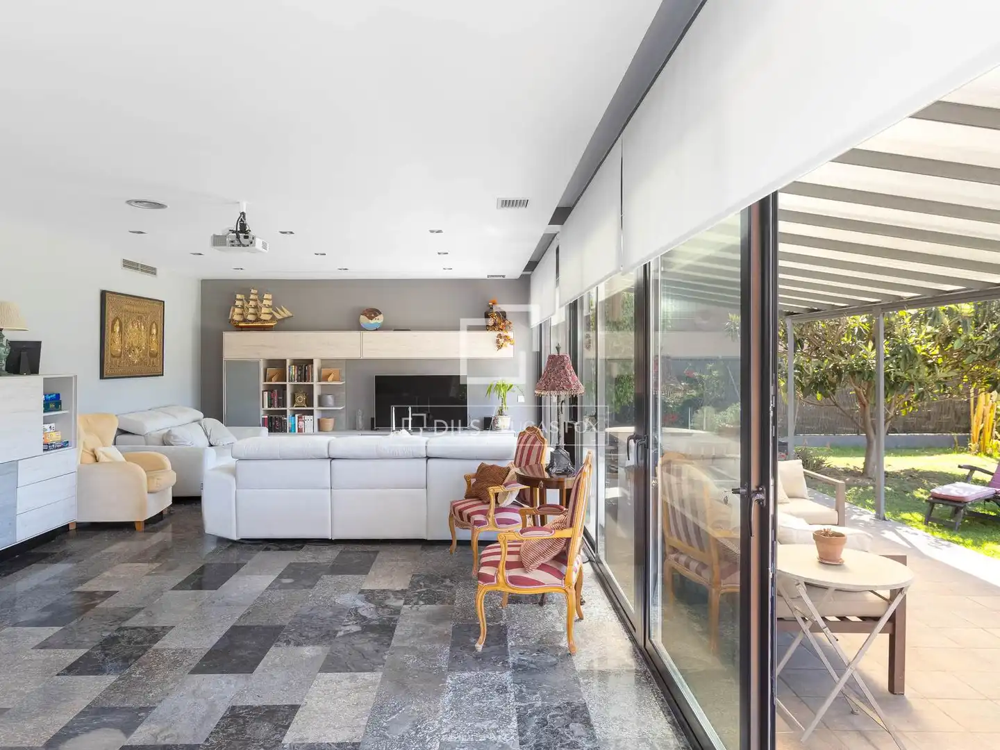 Detached house with terrace for sale in El Balís