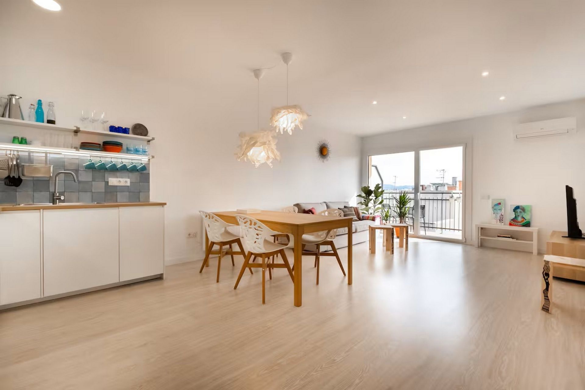 Dining room of Flat to rent in Vilanova i la Geltrú  with Air Conditioner, Furnished and TV