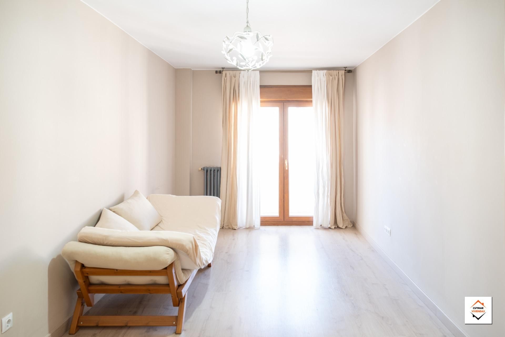 Dormitori de Pis en venda en  Zaragoza Capital amb Calefacció, Parquet i Balcó