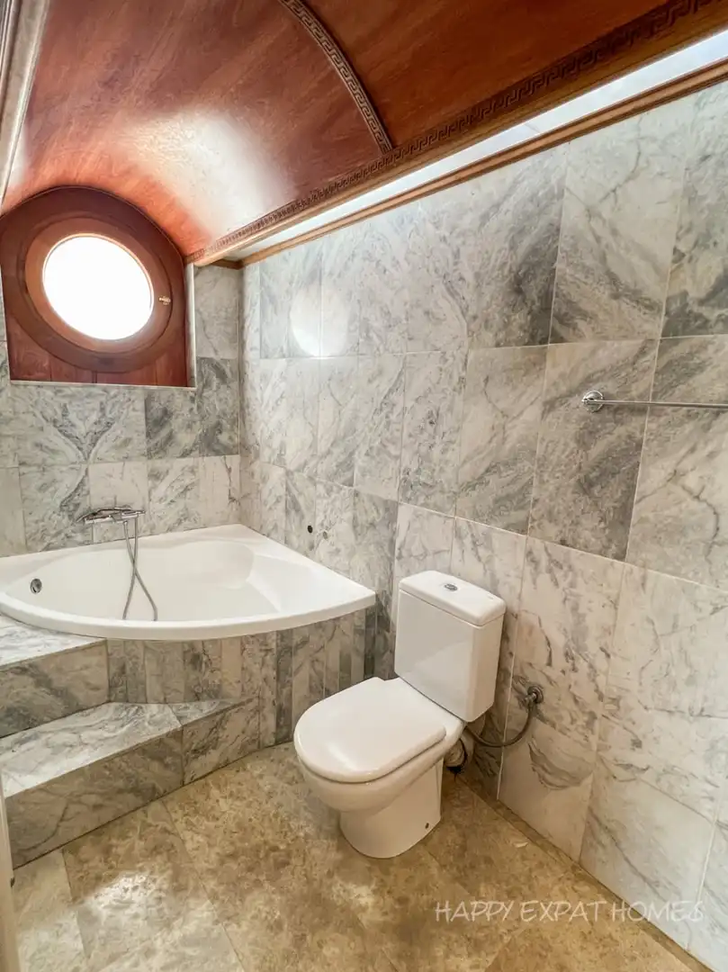 Bathroom of Houses for rent in Sant Just Desvern  with Air Conditioner, Heating and Private garden