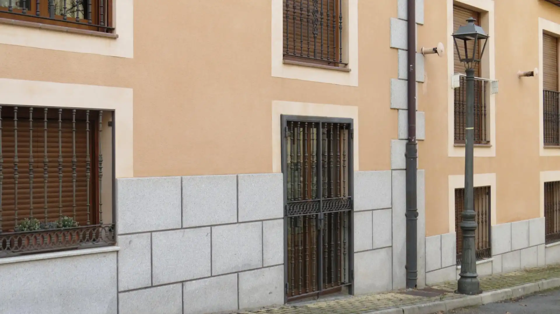 Vista exterior de Piso en venta en Real Sitio de San Ildefonso con Calefacción