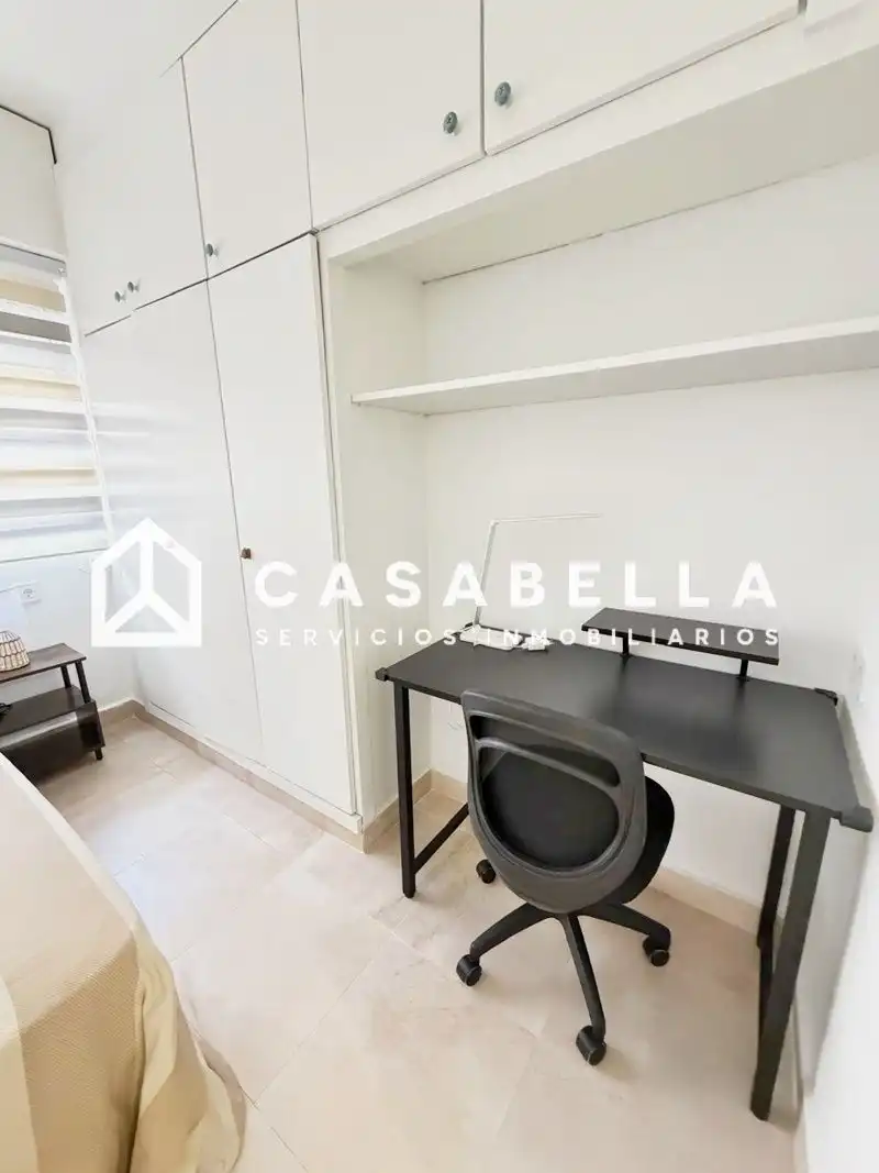 Schlafzimmer von Wohnung zur Miete in Valencia mit Klimaanlage, Heizung und Terrasse