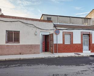 Vista exterior de Casa adosada en venda en Linares