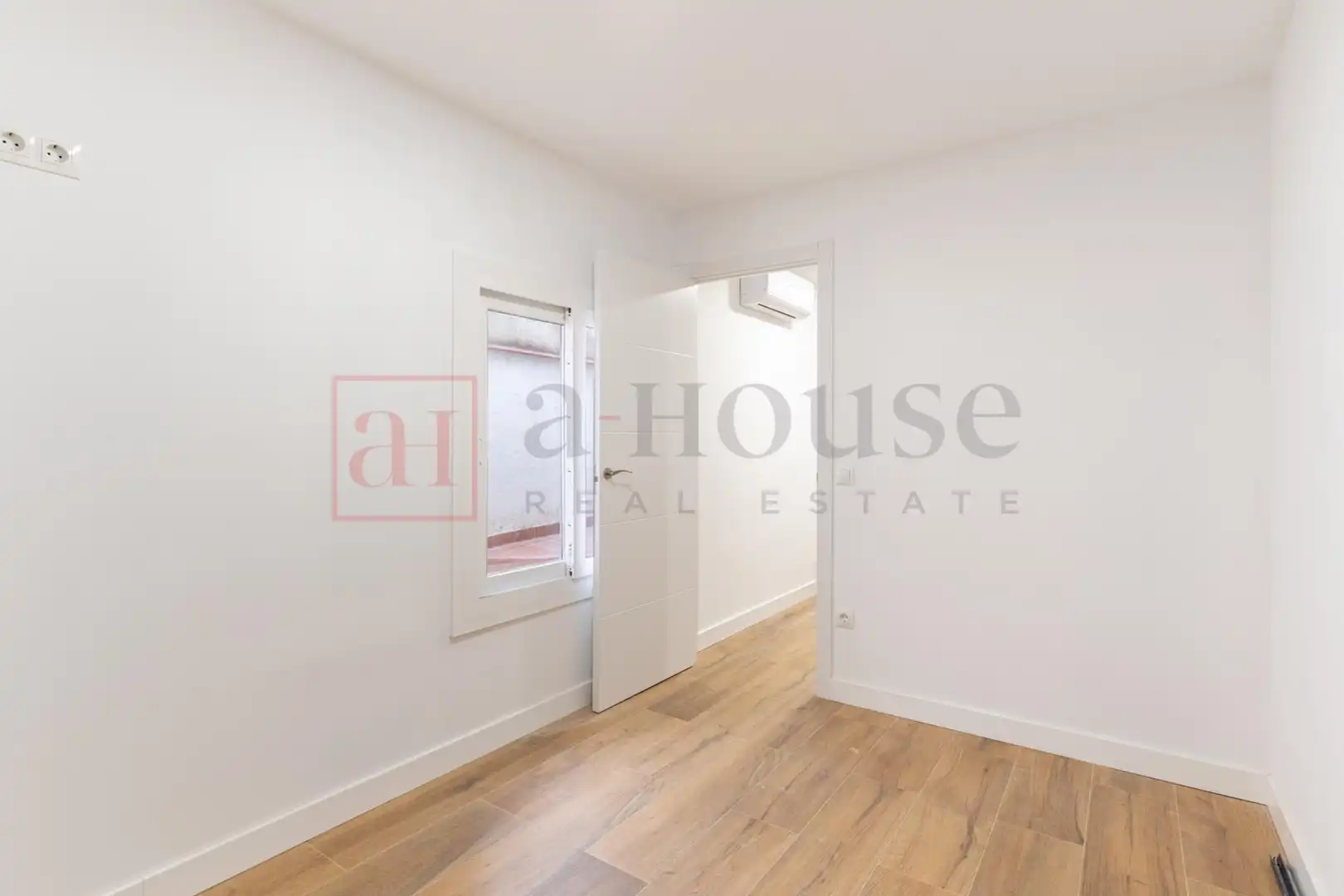 Habitación de Local en venta en Madrid con Aire acondicionado