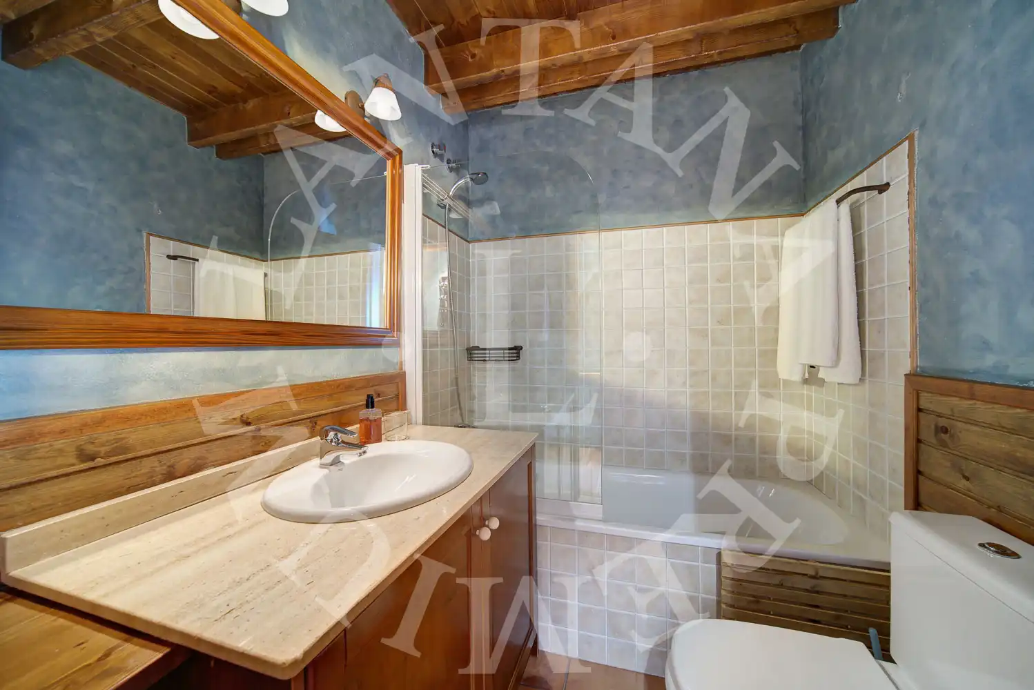 Baño de Casa adosada en venta en Naut Aran con Calefacción, Jardín privado y Parquet