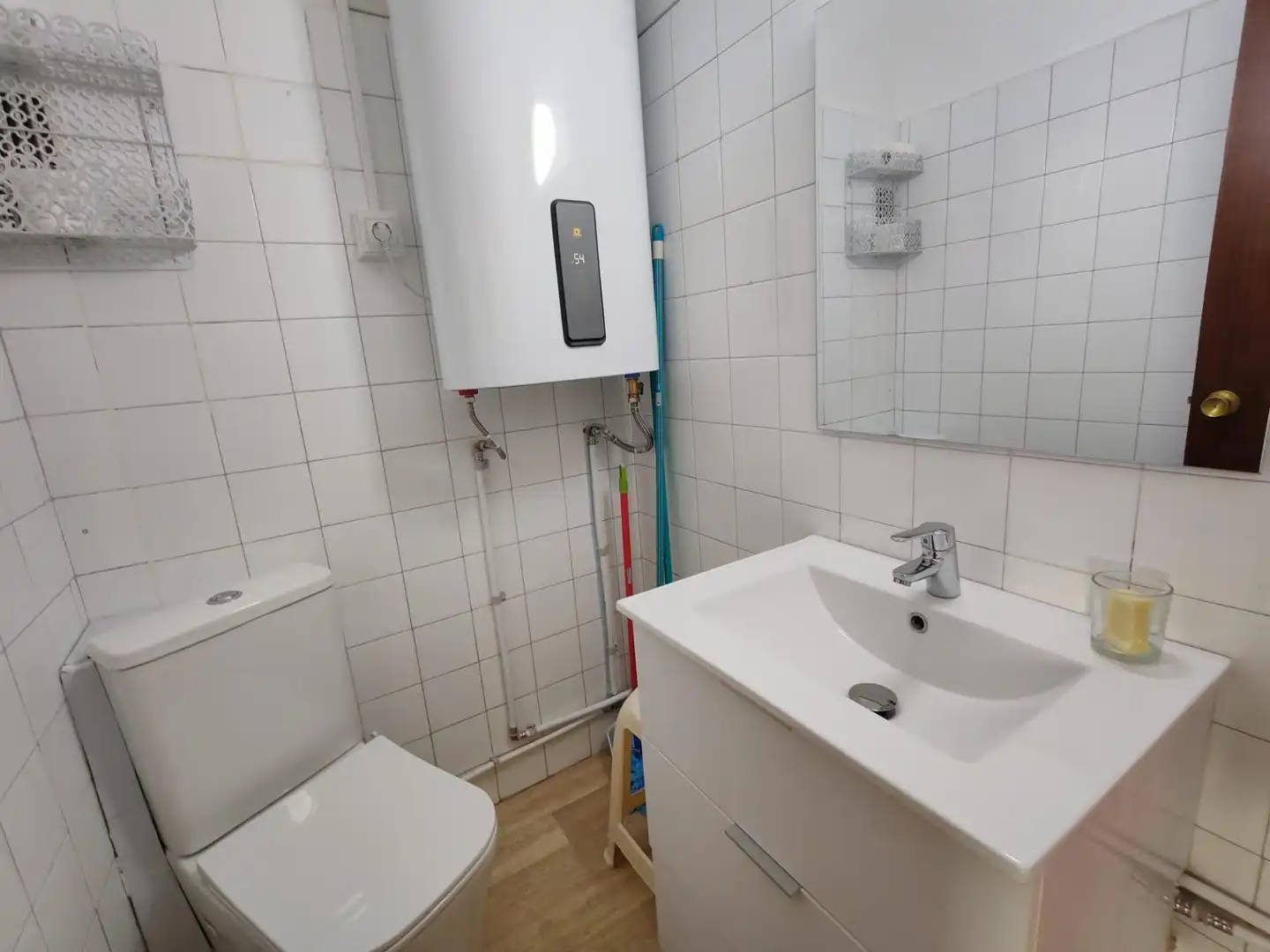 Bathroom of Flat for rent in Vigo   with Terrace, Furnished and Balcony